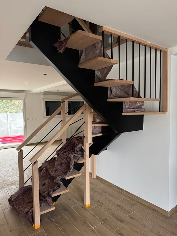 Escalier limon central bois hêtre